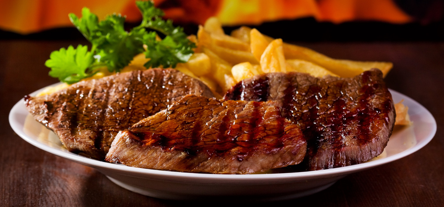 Prato de carne com legumes